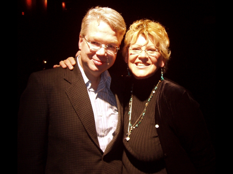 Jochen Becker saying hello to ZOHO artist Bonnie Bramlett at a Florida gig in January 2005.