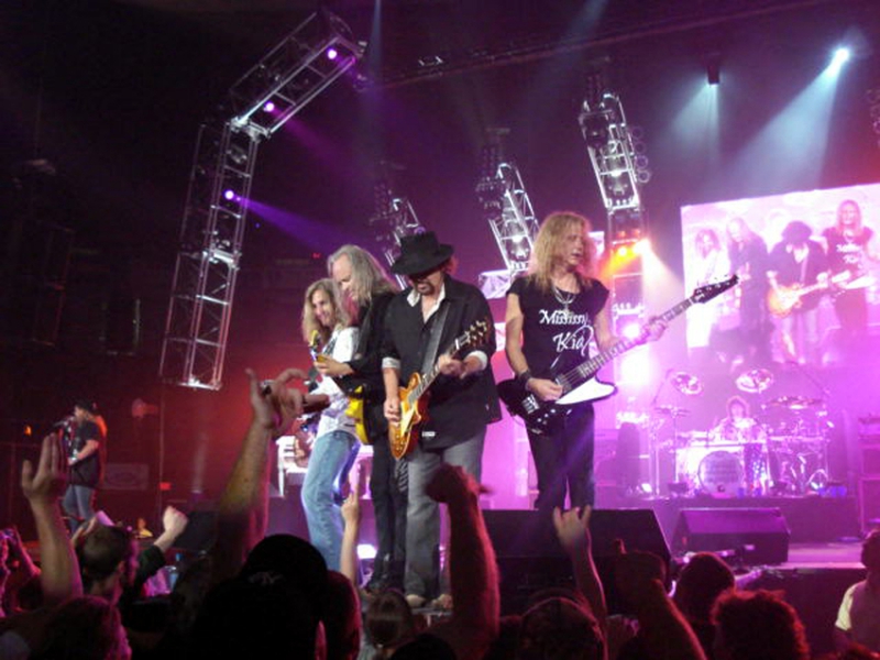 Albany, NY, June 9, 2007: Lynrd Skynrd closing out the double header with Hank Williams jr with stunning live versions of 