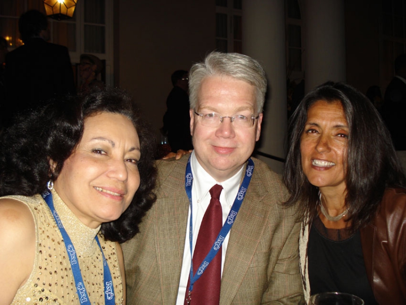 Los Angeles, Februar 9, 2008 : Hangin' out at the Artist reception - from left : Iris & Jochen Becker, with Amparo Baron, the lovely wife of ZOHO nominee Hector Martignon.
