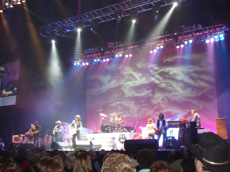 38 Unccasville, CT, May 29, 2009 : Man, these dudes are LOUD( but fantastic)! Hank's band at full roar - with Jimmy on the left.