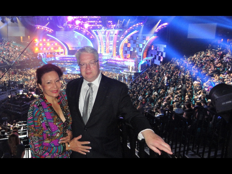 November 20, 2014: no, wait! Let us attend the big telecast Latin Grammy awards show first, and let us bathe in the razzle dazzle, overall gorgeousness and noise!