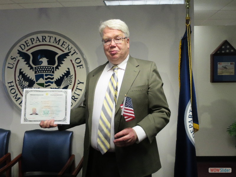 \May 11, 2018: ZOHO label chief Jochen at the US citizen naturalization ceremony at 26 Federal Plaza in Lower Manhattan! After 38 years of living in the US as a legal alien with Green Card status, there were absolutely no more arguments left why I should not become an American!