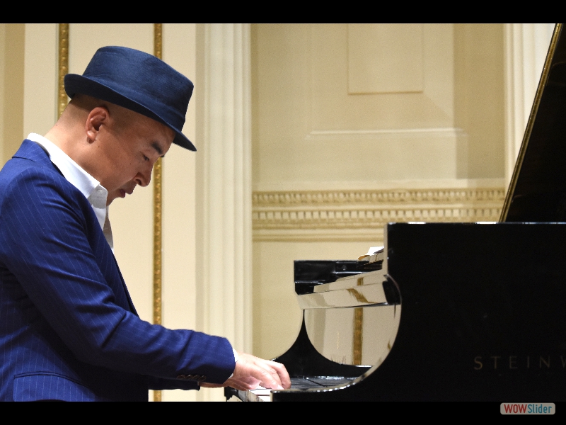 September 21, 2018: Dongfeng Liu leading his group from the piano. Photo: Melanie Futorian.