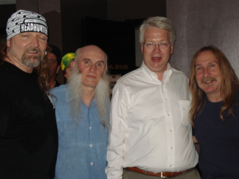 June 22, 2008 : ZOHO label head Jochen Becker sayin' hello to THE KENTUCKY HEADHUNTERS behind the stage of BB King's Club, New York.