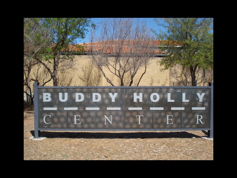 While attending the closing concert of the Lubbock Centennial in Texas, ZOHO president Jochen Becker paid his respects to local rock and roll icon Buddy Holly by visiting his museum.