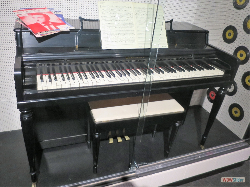 April 5, 2018: all right now, everybody down on their knees while prayerfully looking at this picture! This is one of the most famous pianos in the world now having a home in a display case in the Elvis Presley Graceland Museum in Memphis: the original Wurlitzer piano from Sun Studios of the early 1950s! It was used by Ike Turner and Jerry Lee Lewis pounding out their early hits for Sun Records!
